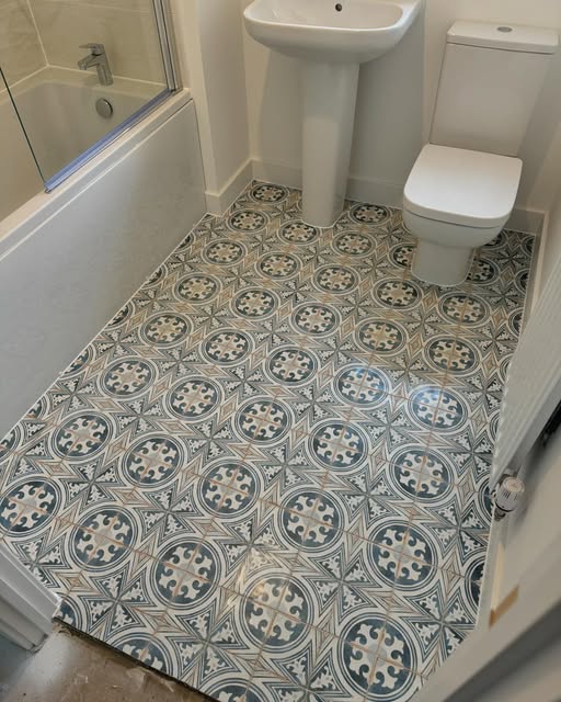Patterned bathroom floor